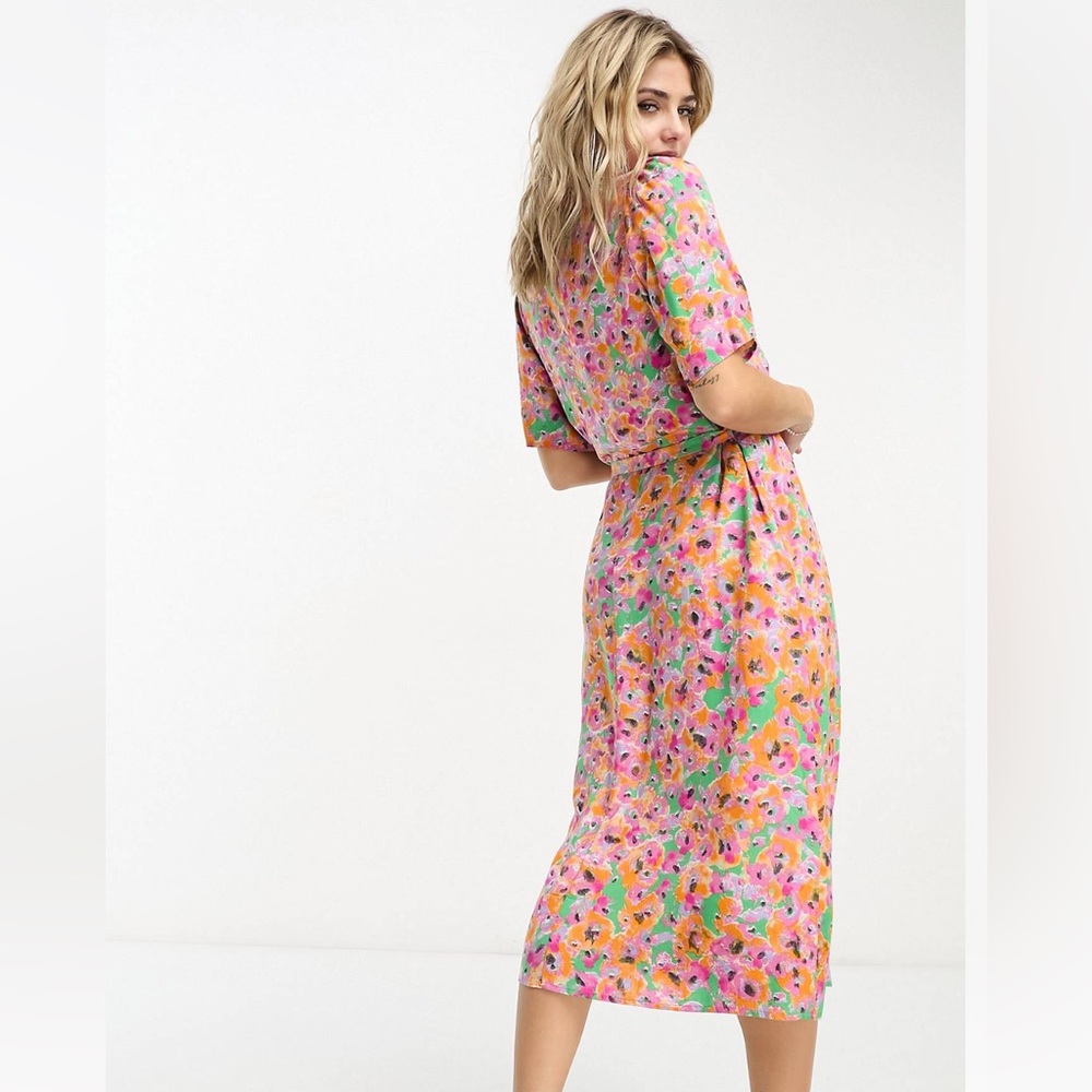 Monki wrap midi dress in pink floral print - Picture 7 of 15